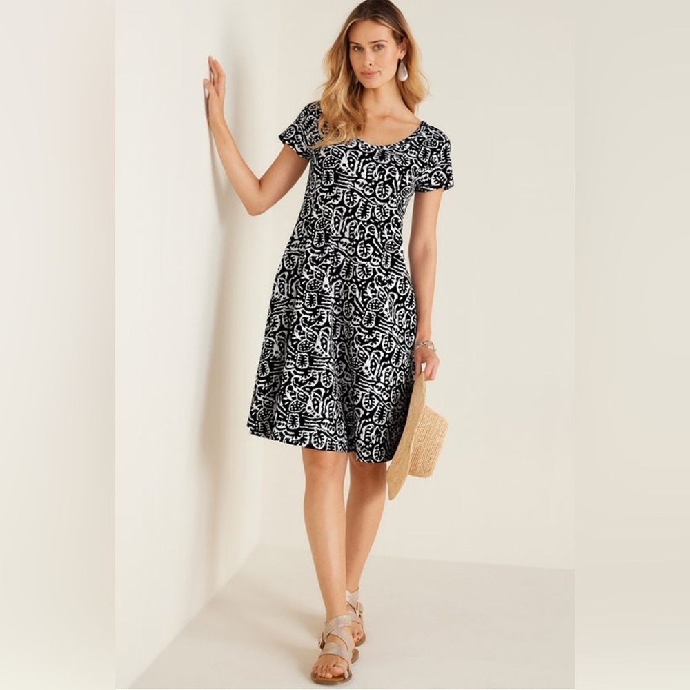 Soft Surroundings Black White Patterned Short San… - image 1